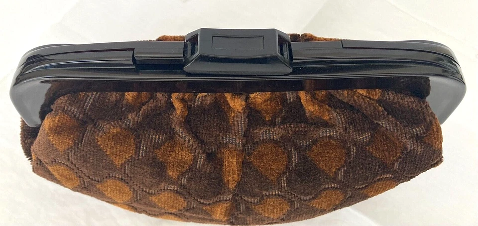 VINTAGE S.M. BOLSO DE MANO CLUTCH Co. MARRÓN Terciopelo Baquelita-¿Como Lucite? Marco/cierre Foto 2 de 4