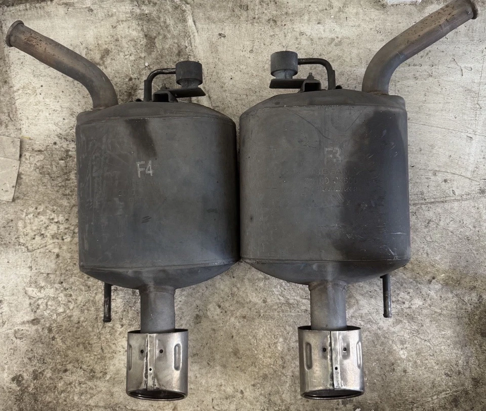 Silenciadores de escape traseros con puntas cromadas Infiniti G35/G37 OEM 07-13 Foto 2 de 4