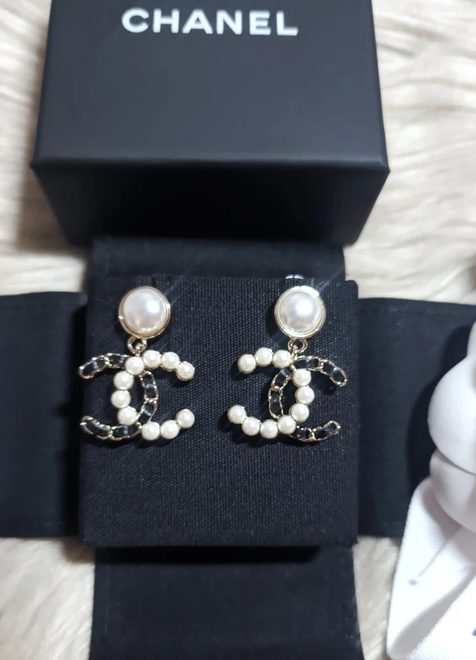 PENDIENTES COLGANTES CHANEL CC Foto 2 de 4