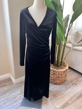 Zaberry Black Velvet Long Sleeve V-Neck Ruched Midi Dress