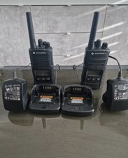 2 Motorola XT460 Handheld Two Way Radio Walkie Talkie With Battery And 2 Charger