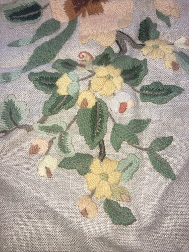 Vintage floral embroidery 16 x 20 - Picture 2 of 8