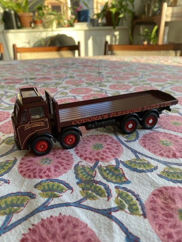 Corgi Classics 1:50 John Codona Fairs Leyland 8 Wheel Rigid #24401 - Picture 4 of 12
