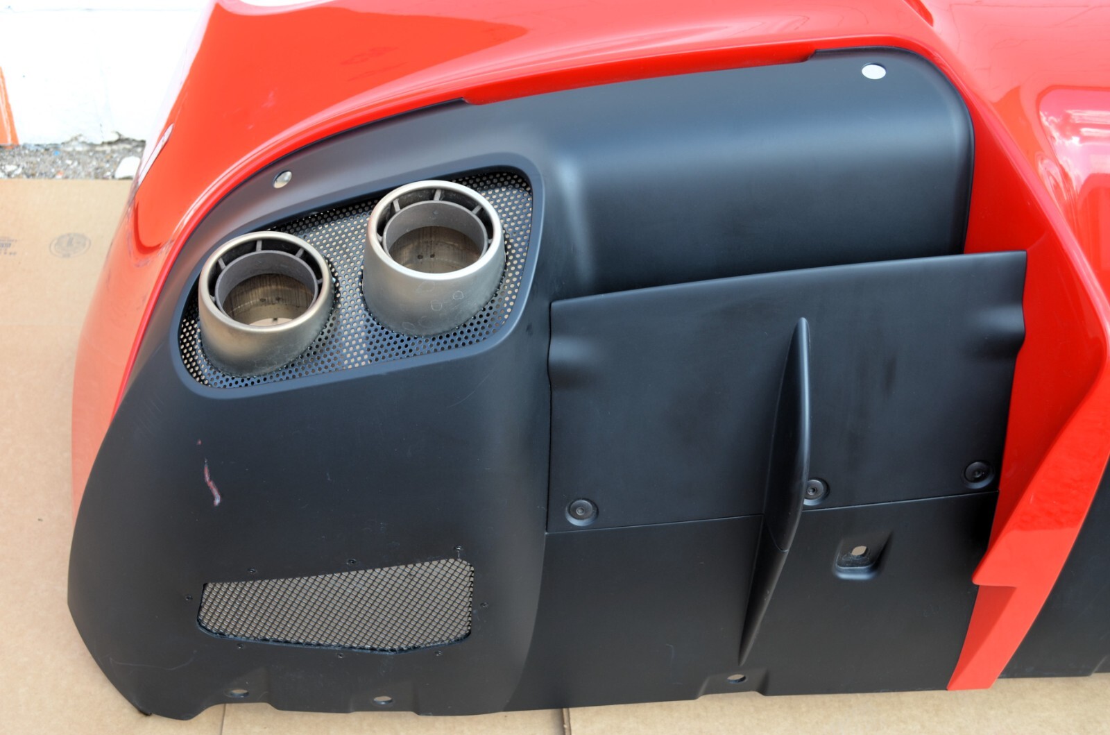 NEW TAKE-OFF RED Ferrari F12 Berlinetta Rear Bumper Cover Fascia 84358900