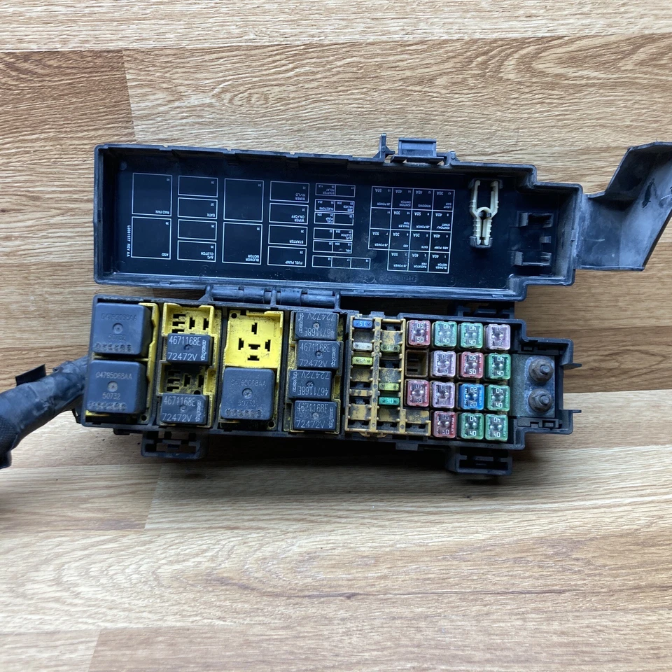 2005-2007 JEEP LIBERTY 3.7L Fuse Relay Box Junction Block OEM Used Qik Ship - Image 2 of 4