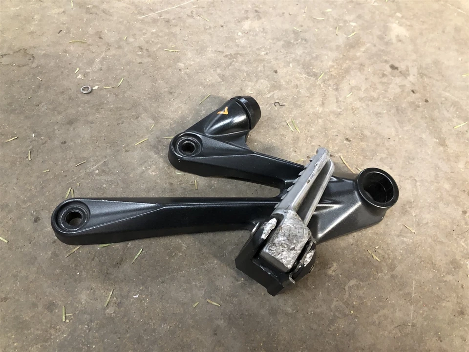 Kawasaki Ninja ZX14 ZX 14 06 07 2006 2007 OEM левая задняя пассажирская опора для ног - Изображение 2 из 3