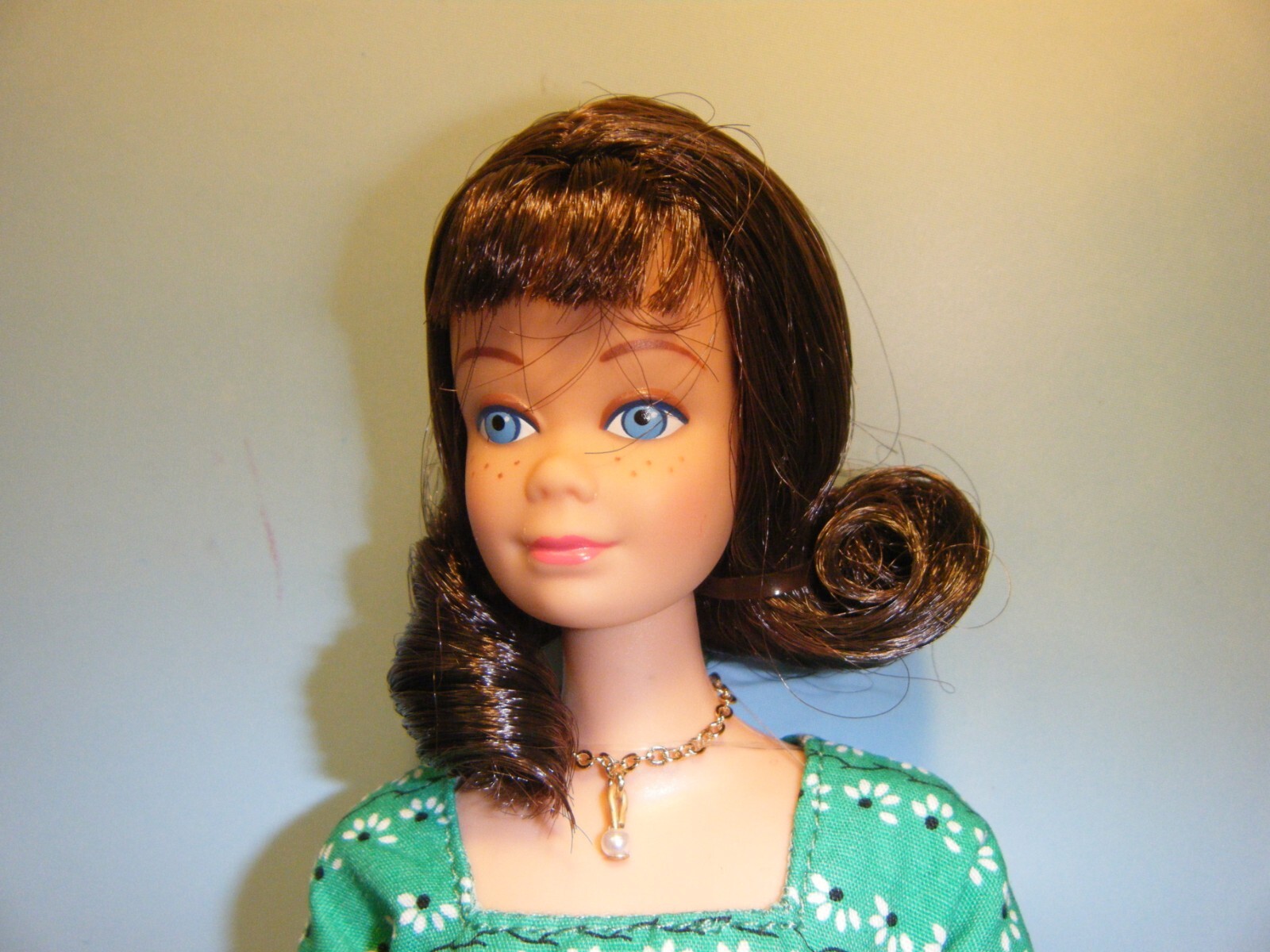 CAMPUS SWEET SHOP REPRODUCTION MIDGE DOLL, FASHION & DOLL STAND ONLY L