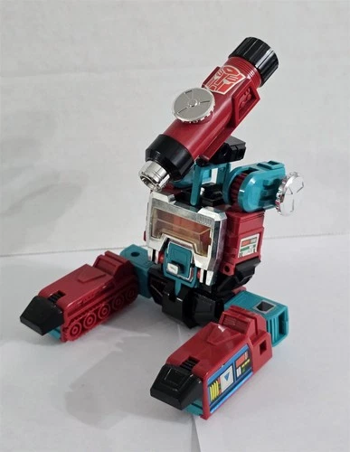 B-222 VINTAGE 1980'S HASBRO G1 TRANSFORMERS PERCEPTOR ACTION FIGURE - COMPLETE