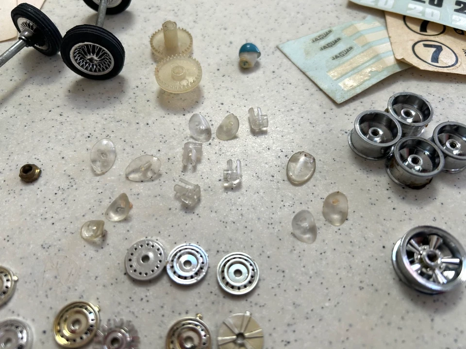 SURTIDO DE PIEZAS STROMBECKER VINTAGE incluyendo lentes de faros etc. Foto 3 de 4