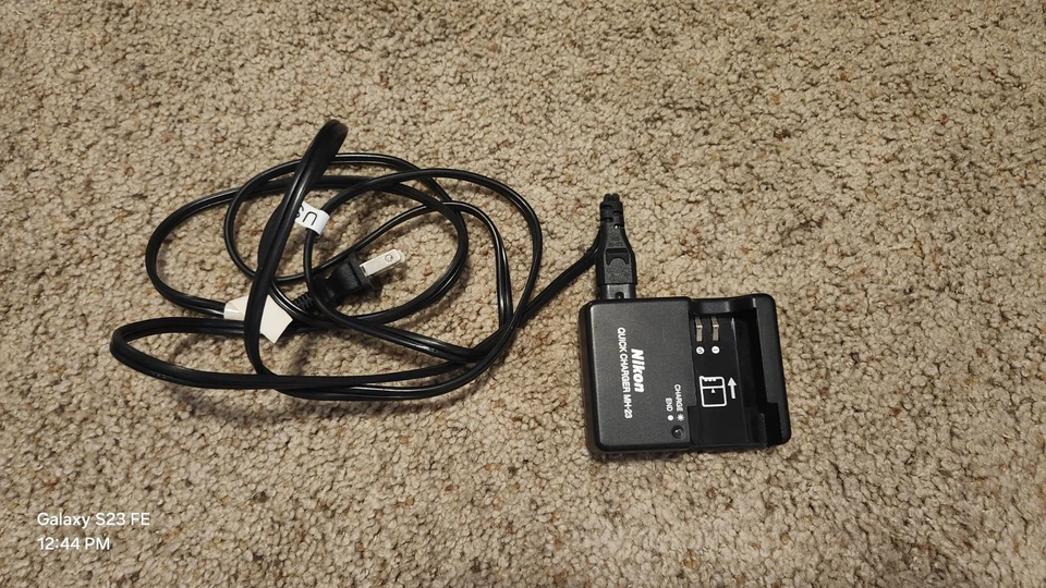 Nikon D D60 10.2MP Digital SLR Camera - Black (Kit w/ 18-55mm Lens) - Image 3 of 4