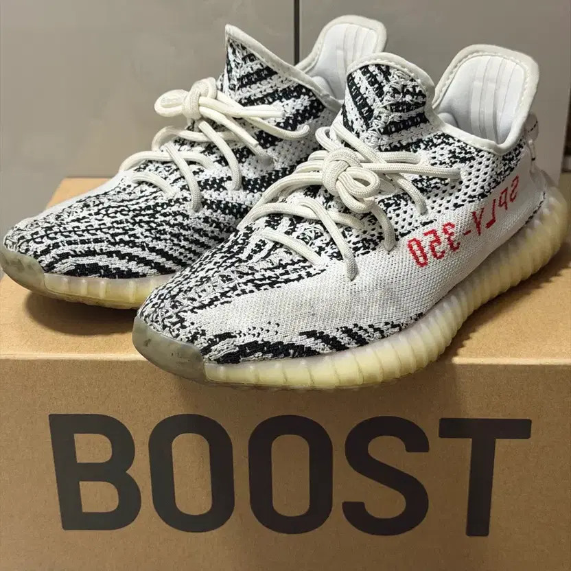 Adidas Yeezy Boost 350 V2 Zebra Sneakers White Black thumbnail 3