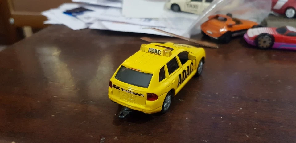 SIKU 1062 PORSCHE CAYENNE TURBO ADAC VERY GOOD - Immagine 3 di 4