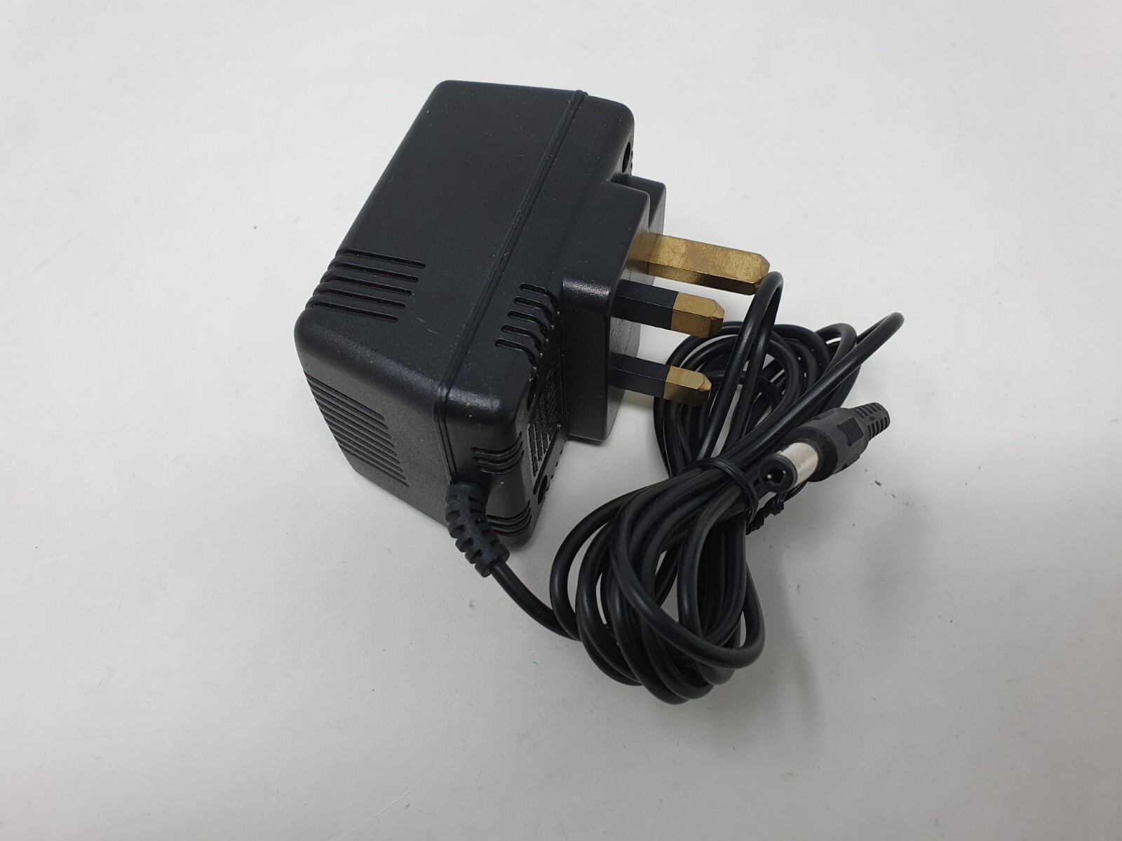 BOSS DD8 DIGITAL DELAY POWER SUPPLY REPLACEMENT ADAPTER 9V 500mA UK