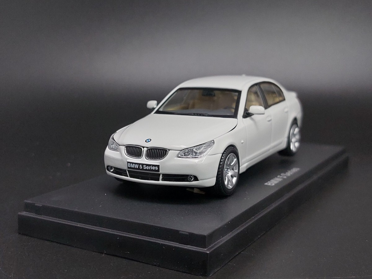 Kyosho 1/43 BMW E60 5er Series 545i 2003 - 2010 white (diecast