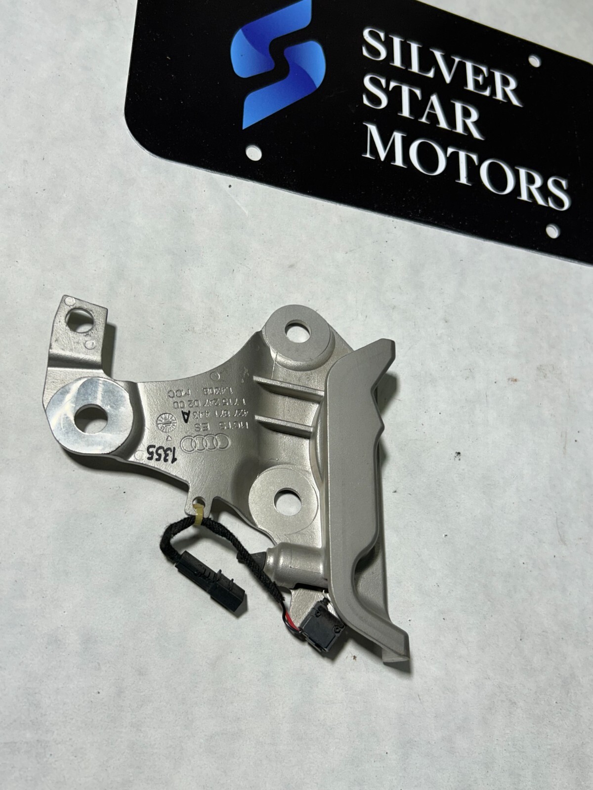 Audi R8 2008-2012 2014-2016 Front Left Soft Top Closing Element 427871443A 