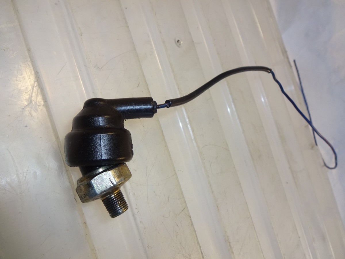 Kawasaki 94 95 96 97 ZX-9R Ninja ZX 900 B Oil Pressure Switch