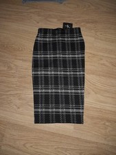 BNWT SIZE 4 BLACK PATTERNED TUBE SKIRT