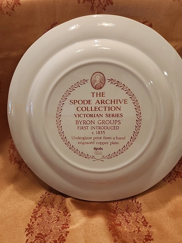 Spode Archive Collection Dinner Plate 10.5 in Victorian Series  - Image 3 of 4