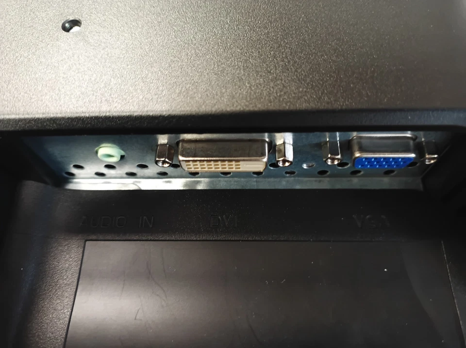 iiyama ProLite E1780SD-B1 17" Zoll Business Monitor Bildschirm klein aber fein! - Bild 4 von 4