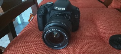Canon EOS 600D + EF-S 18-55mm f/3.5-5.6 IS Akkubox Und Ladegerät 