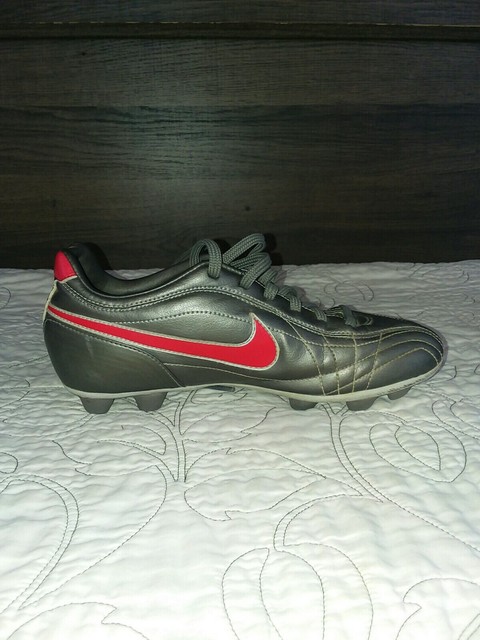 Nike Tiempo Lightweight Soccer Cleats size 7 Youth Versatract Boy's | eBay