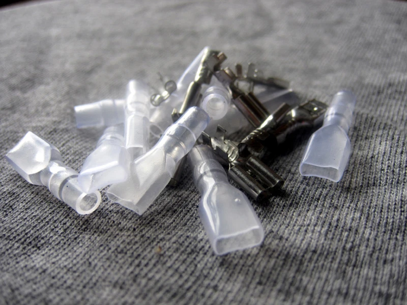 U.S. Seller - Female Spade Crimp Terminal 4.8mm Connector with Case - 20 pcs - Image 4 of 4