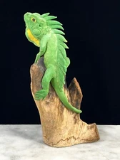 Realistic Resin Iguana Lizard On Driftwood/Wood Branch Figurine Sculpture 9”Tall
