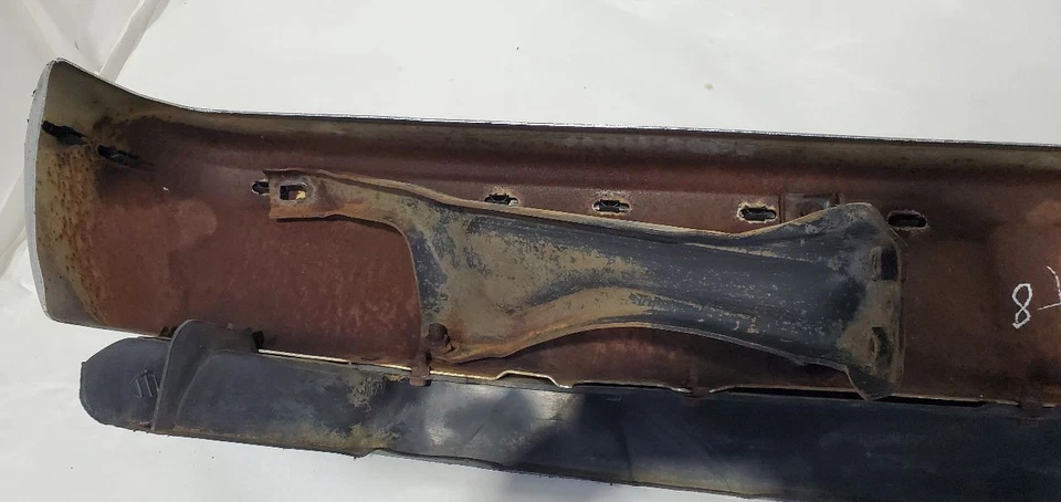 Front Bumper Has Missing Chrome Strip OEM 1983 1991 Chevrolet Suburban 1500 2500 — 第 4/4 张图片