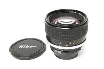 Nikon Nikkor 1,4 / 85 mm  Objektiv    AIS  gebraucht defekt für Bastler
