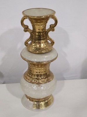 Jim Beam Kentucky Bourbon Iridescent Cream Gold Gilt Regal China Decanter 1979