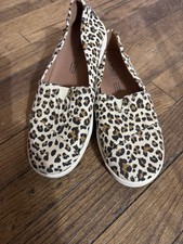 Women’s Size 6 Toms