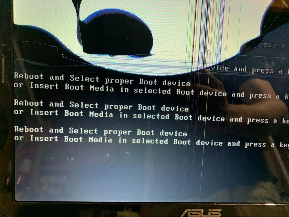 Portátil Asus K53E rojo para piezas o reparaciones, enciende, pantalla agrietada, sin disco duro Foto 4 de 4