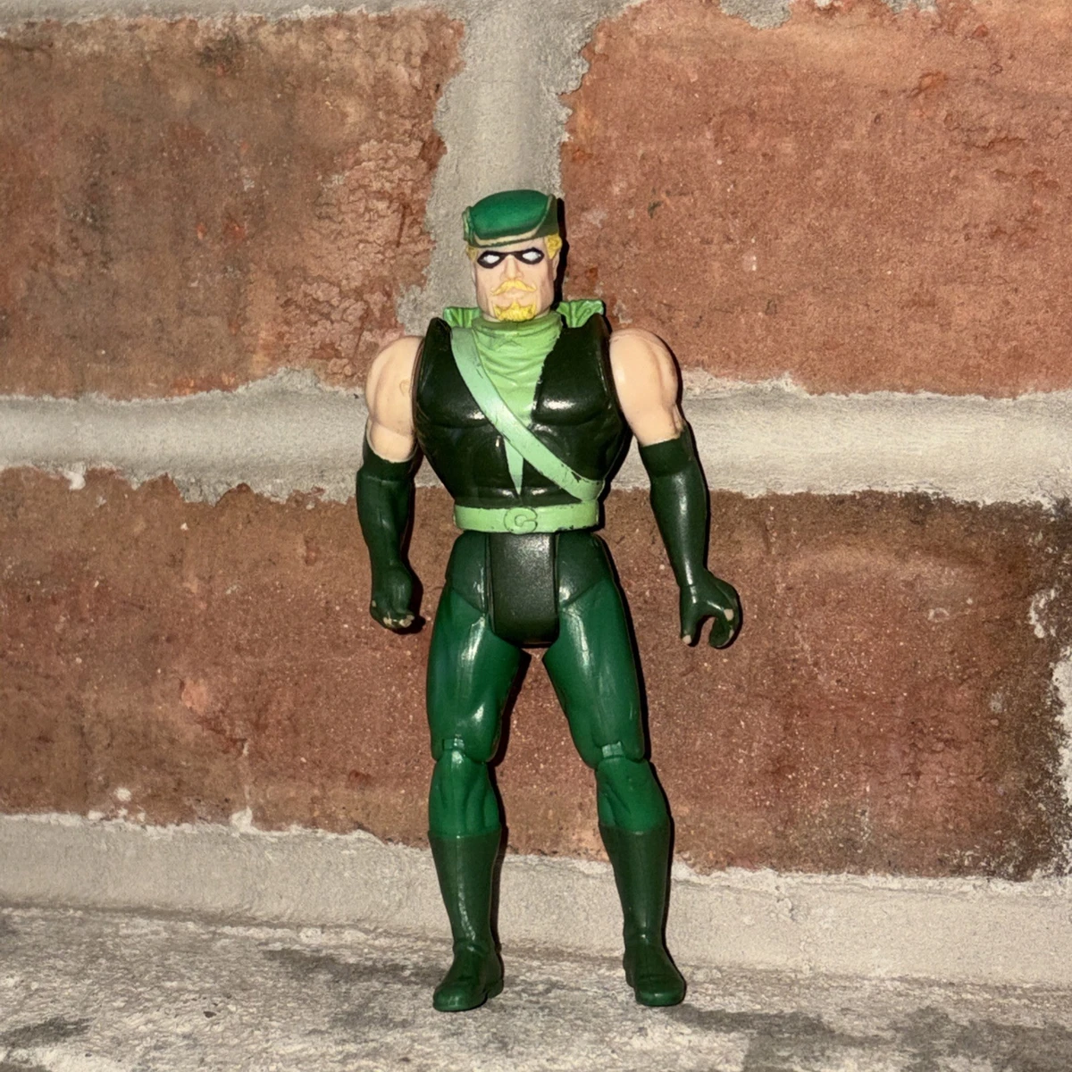 「グリーンアロー」Kenner社製アクションフィギュア（1985） 1985 Kenner Super Powers Loose Action Figure & Mini Comic - Green
