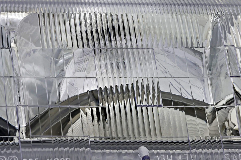 For 1991-1992 Saturn SL SL1 SL2 Headlight Halogen Passenger Side - Image 3 of 4