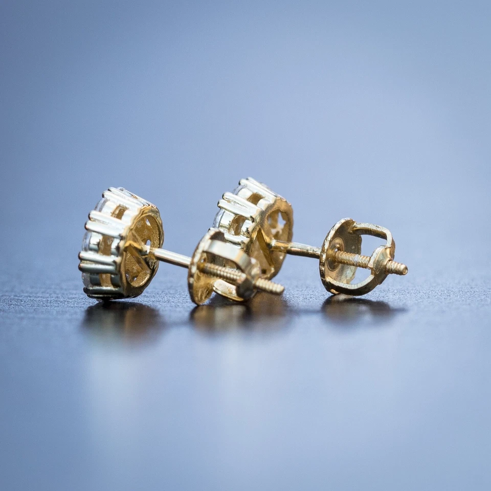 Aretes redondos de hip hop enchapados en oro de 14 quilates para hombre con racimo de circonita cúbica Foto 3 de 4