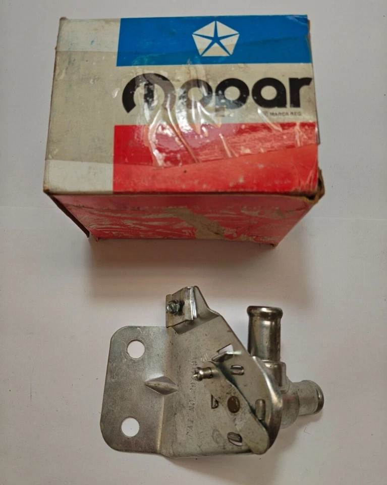 Válvula de agua control de calefacción serie D300 Dodge Truck 1960-1968 1925096 nuevo de stock Foto 3 de 4