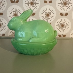 Martha Stewart by Mail L.E. Smith Green Jadeite Milk Glass Bunny on Nest Dish