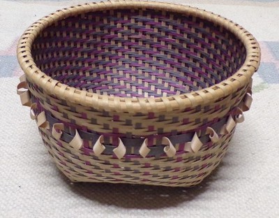 HAND CRAFTED ROUND BASKET MULTICOLOR - SHAKER STYLE?