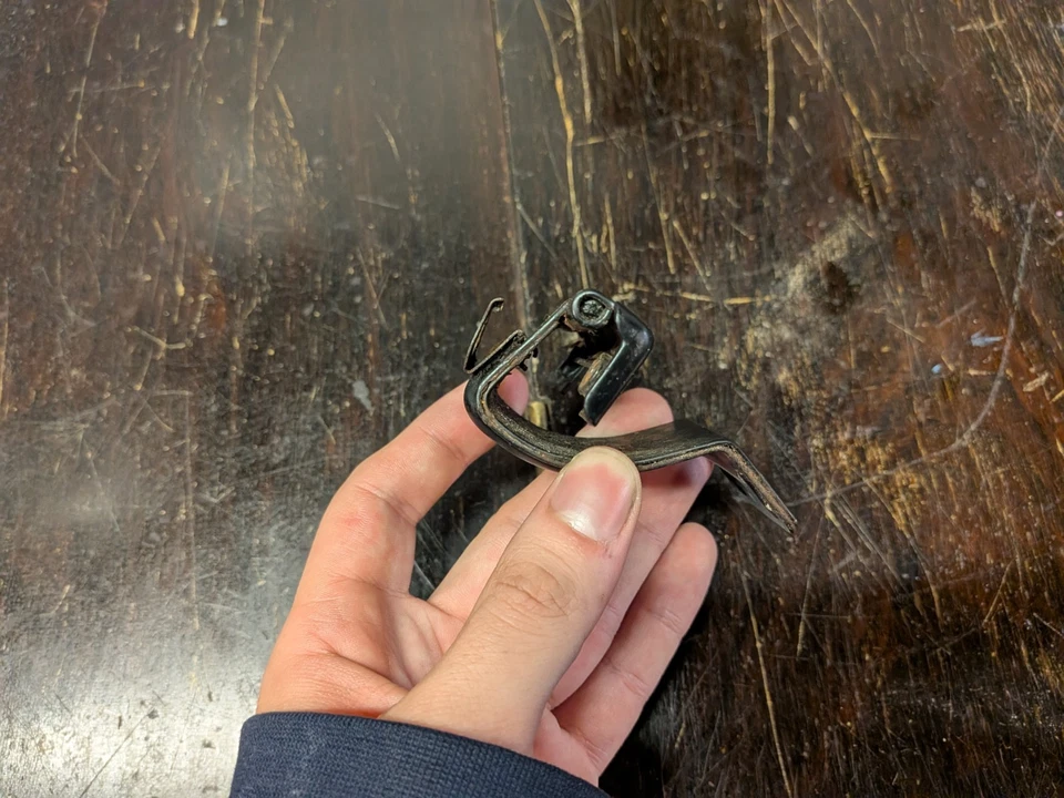 Jaguar XJ6 1989 bisagra de puerta de combustible Foto 3 de 4