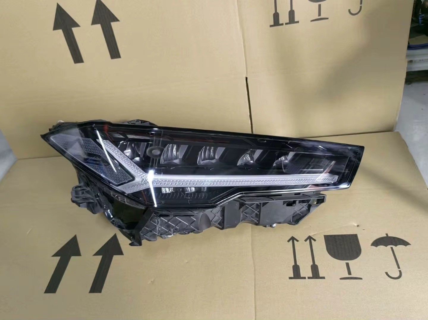 18 19 20 21 22 23 24 Lamborghini Urus RH Right Headlight Perfect!