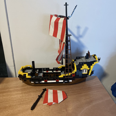 LEGO Pirates: Black Seas Barracuda (10040) Not complete for part