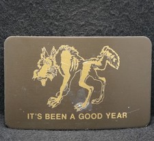 XD29118 VINTAGE 1970s  IT'S BEEN A GOOD YEAR  WOLF WILDLIFE MENS BELT BUCKLE