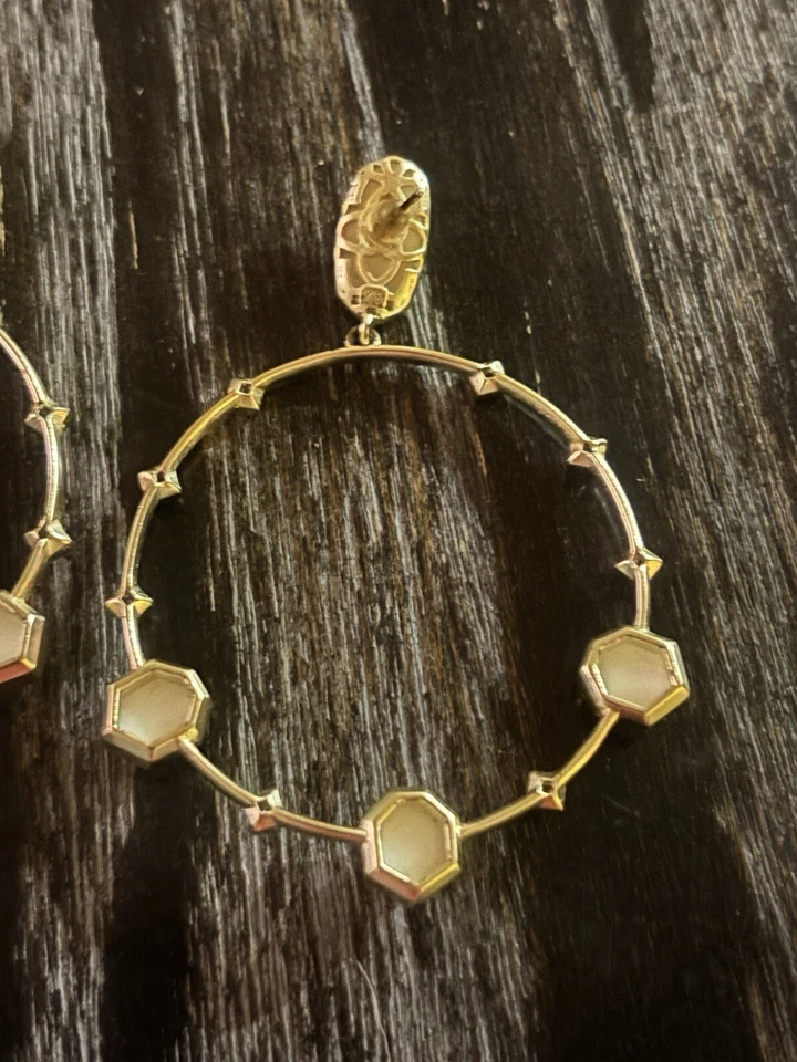 Pendientes de aro frontales facetados Kendra Scott Sheila oro blanco piedras vidrio (I3) Foto 2 de 4