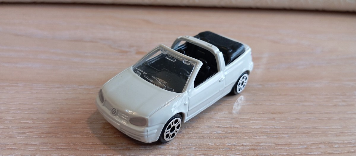 MAISTO - VW VOLKSWAGEN GOLF IV CABRIOLET WHITE 1/64 APROX *NEW