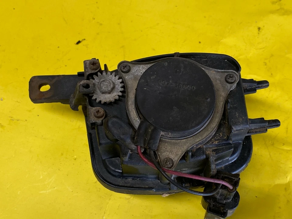 2001  MITSUBISHI ECLIPSE FRONT RIGHT PASSENGER SIDE FOG LIGHT LAMP OEM - Image 4 of 4