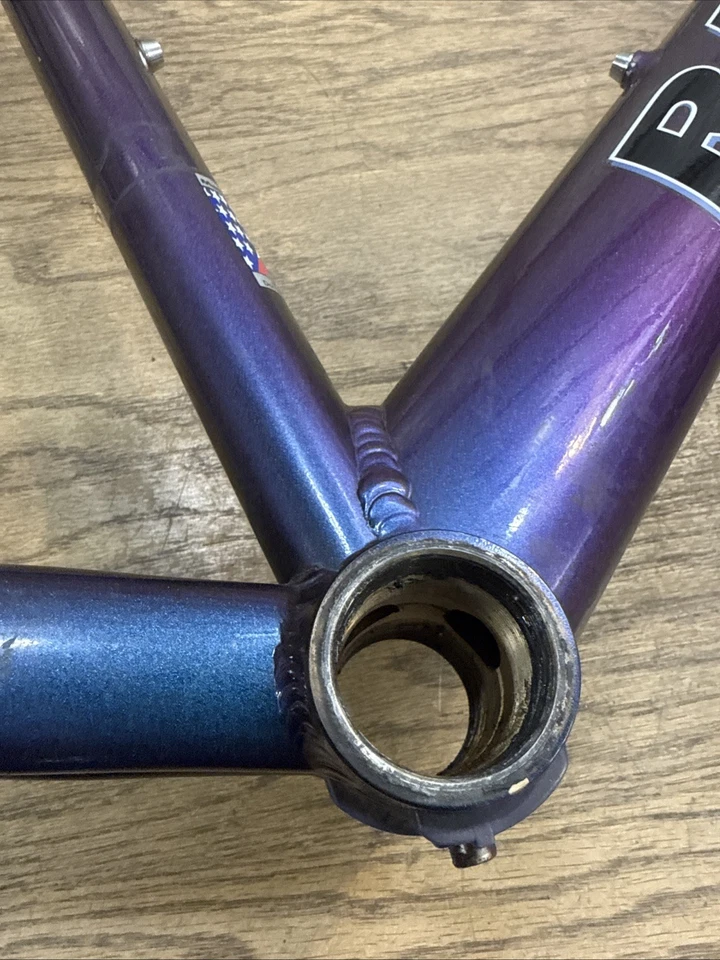 Cuadro de bicicleta de carretera de aluminio Raleigh R700 1998 fotocromático 58 cm grande púrpura azul Foto 3 de 4