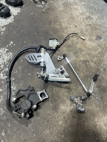 06 07 2006 2007 SUZUKI GSXR 600 750 OEM REARSET FOOTREST PEG PEDAL SHIFTER BRAKE