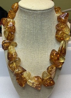 Collana vintage grossa dichiarazione pepite di miele e cognac lucite