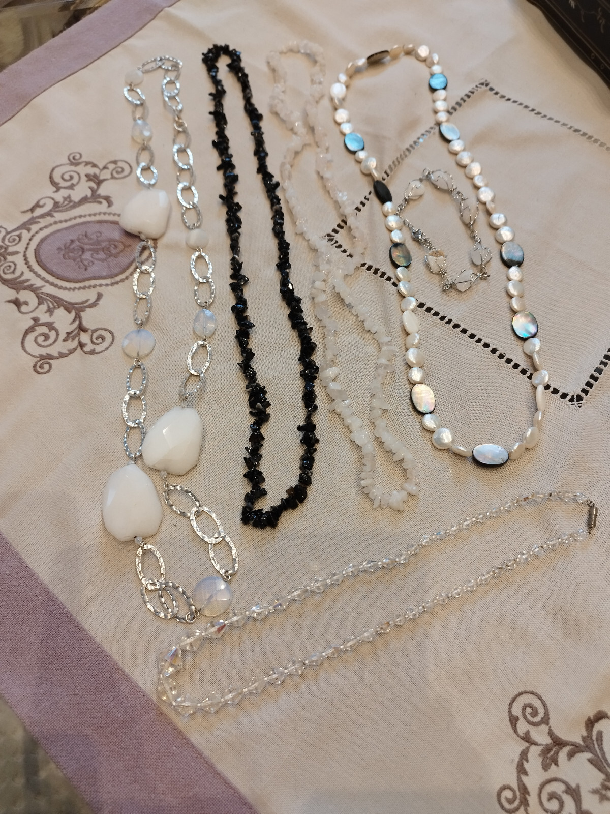 Beau lot de bijoux fantaisie colliers et bracelet quartz pour offrir