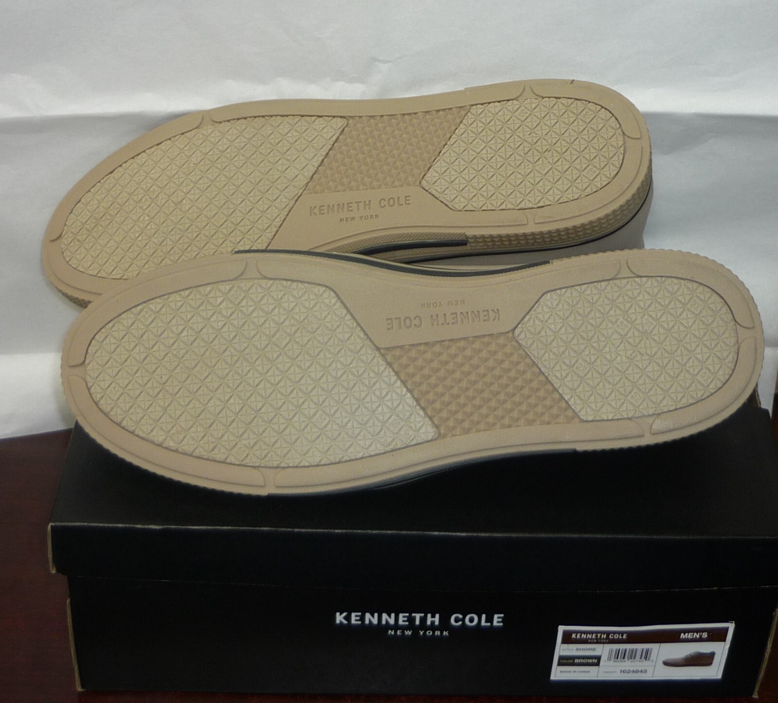 Men's Boots Kenneth Cole Shore Lace-Up Chukka size 9, 9.5, 10, 11 NEW